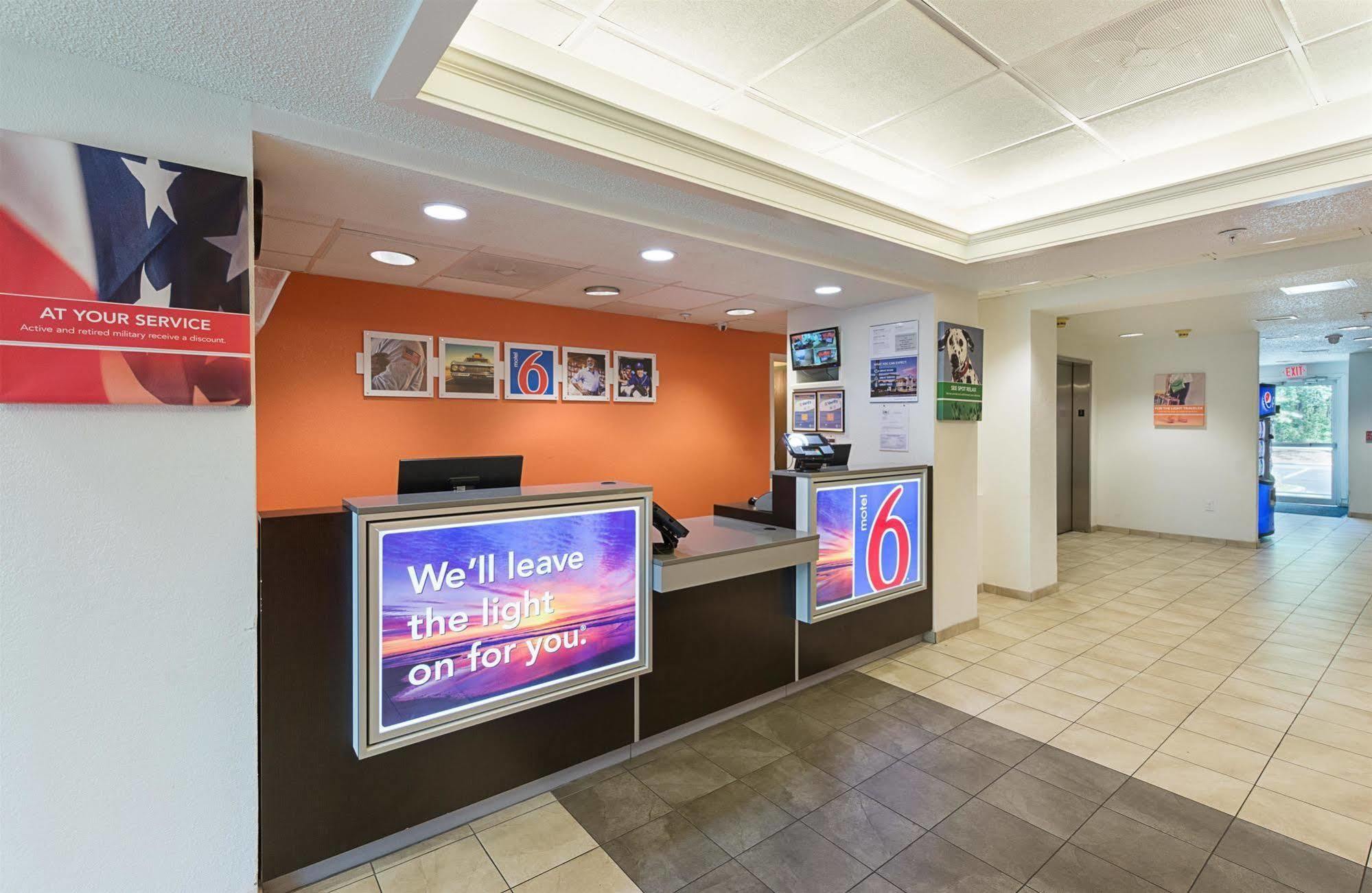 Motel 6-Columbia, Sc - Fort Jackson Area Bagian luar foto