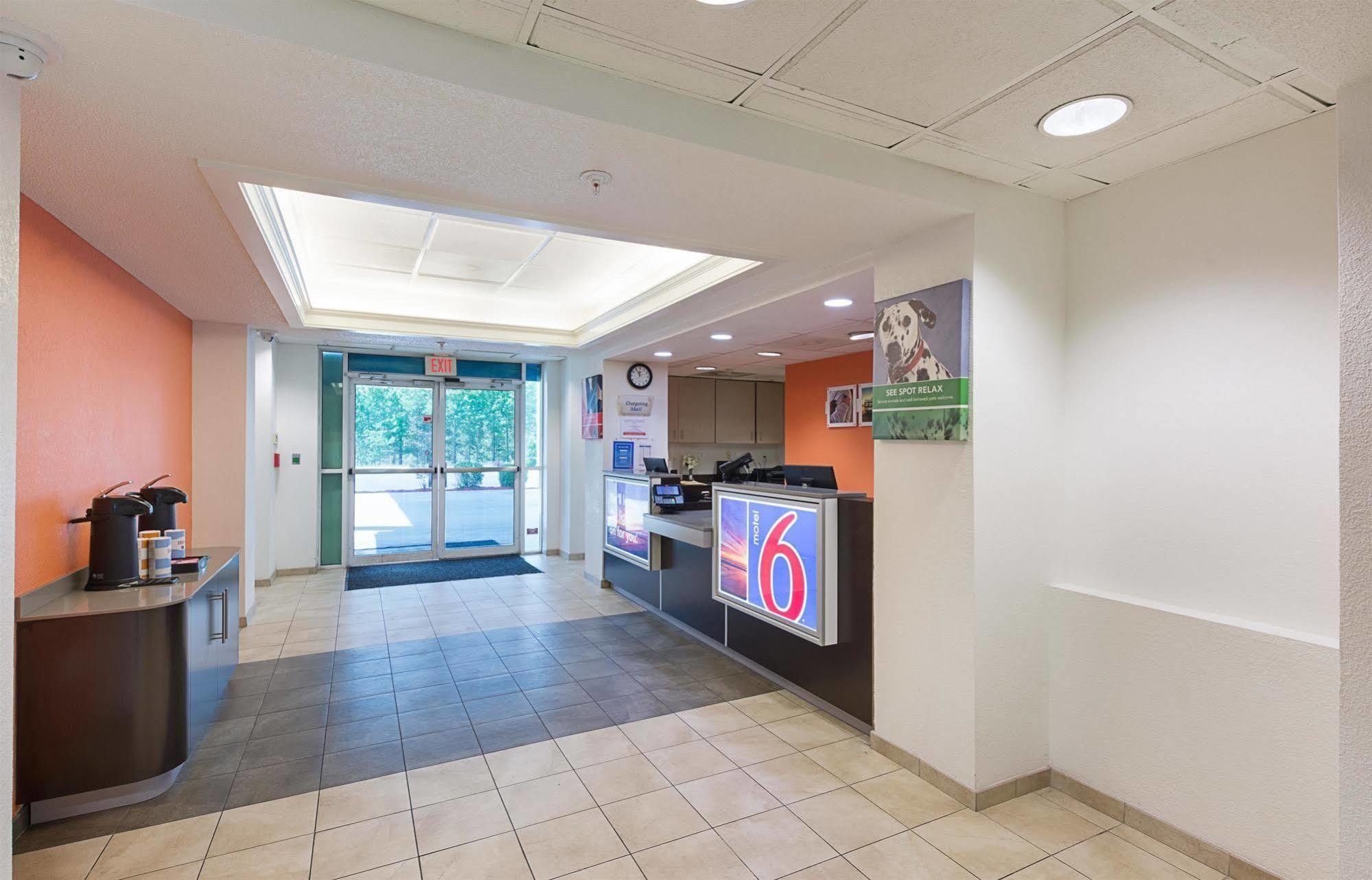 Motel 6-Columbia, Sc - Fort Jackson Area Bagian luar foto